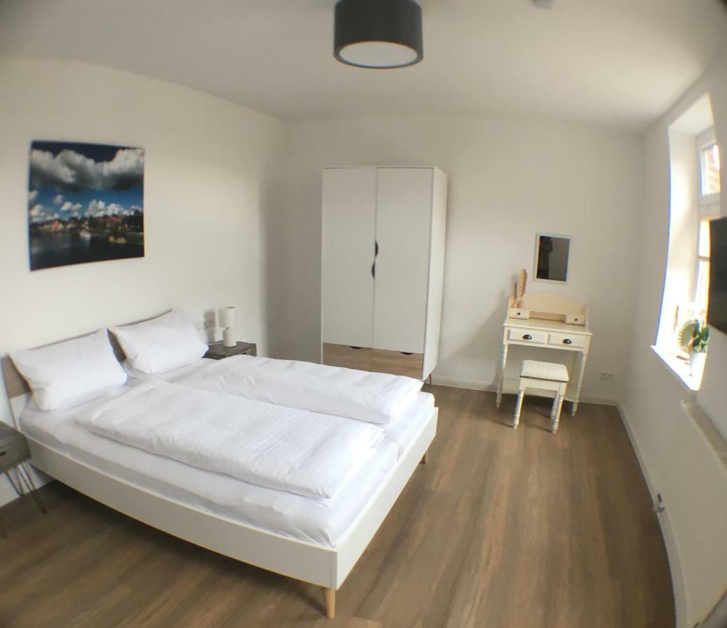 Das Bilderbuchcafe - Ferien - Apartment No 3 - Markt 7 Havelberg Bagian luar foto